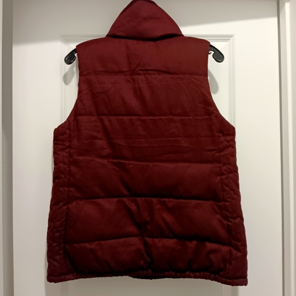 OLD NAVY Aggie maroon or burgundy  puffer vest - M - Picture 3 of 6